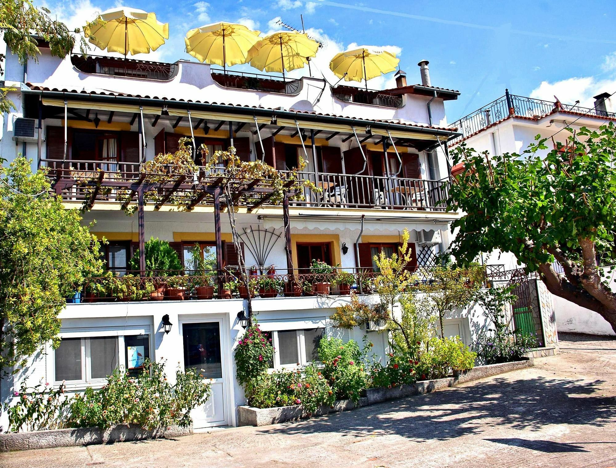 Nina Apartments Neo Klima Luaran gambar